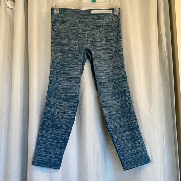 NWOT UNDER ARMOUR BLUE HEATHERED 7/8 leggings - Picture 1 of 5